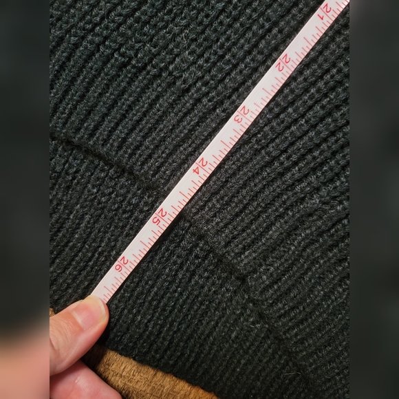 FREE W BUNDLE Another Story sweater - Picture 7 of 9